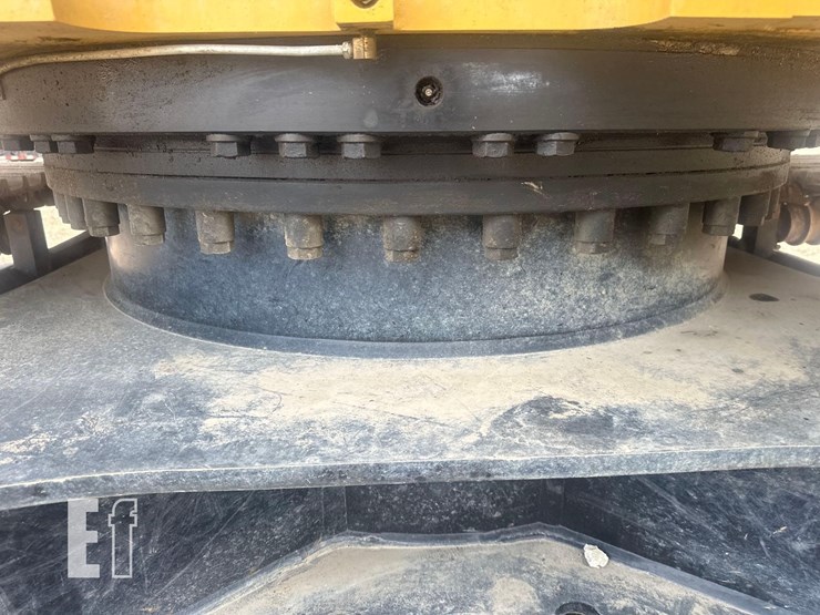 2021-caterpillar-323-image-16
