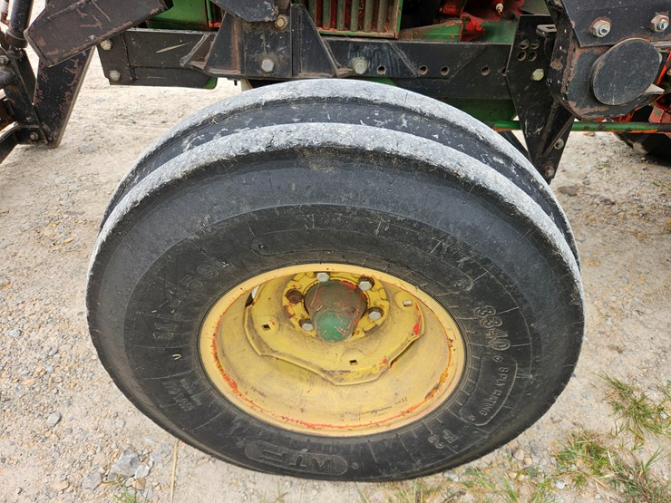 john-deere-2240-image-49