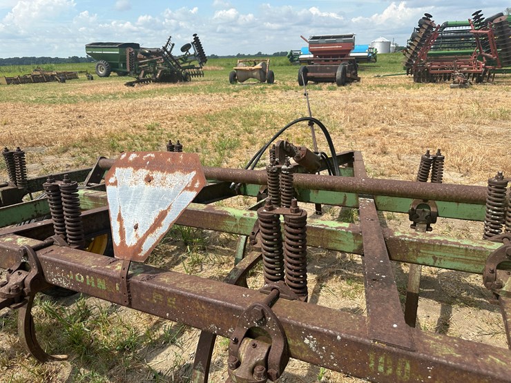john-deere-100-image-15