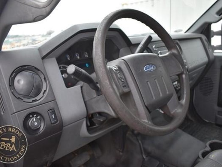 2013-ford-f550-image-30