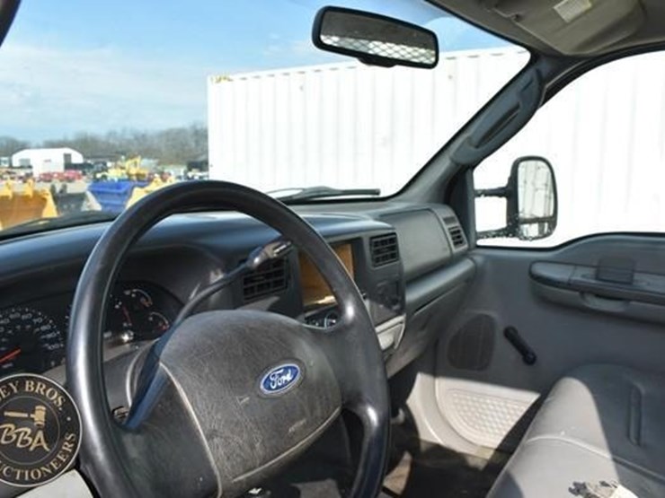2003-ford-f550-image-35