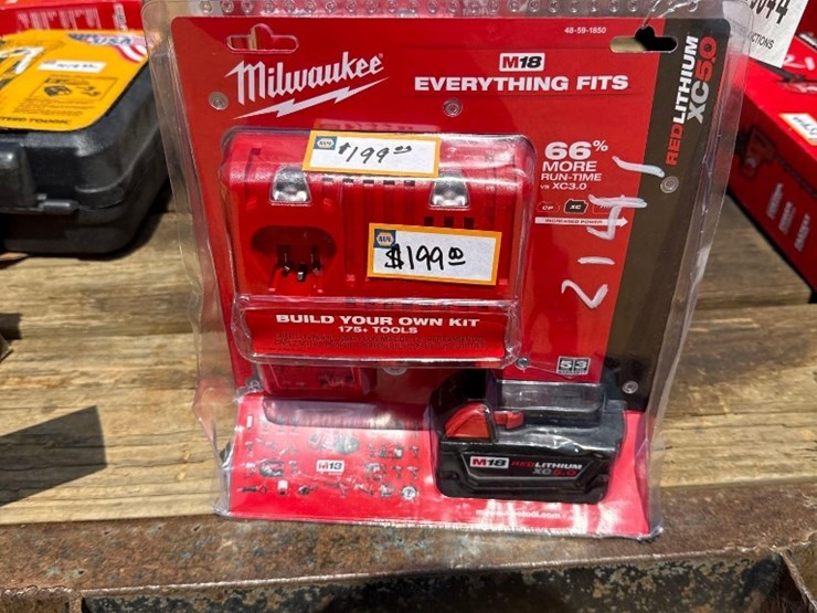 2141---milwaukee-m18-charger-&-battery-image-1