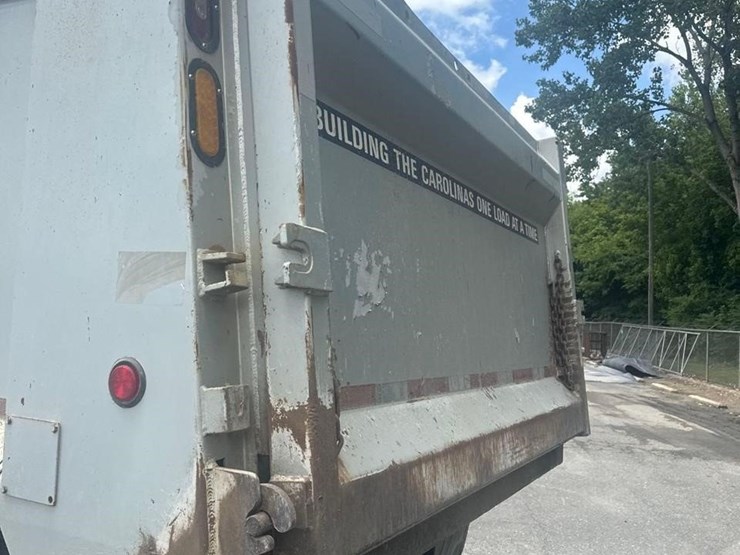 2021-mack-granite-64fr-image-16