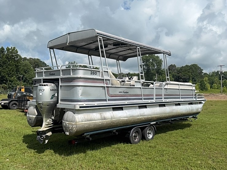 28-foot-pontoon-boat-image-4