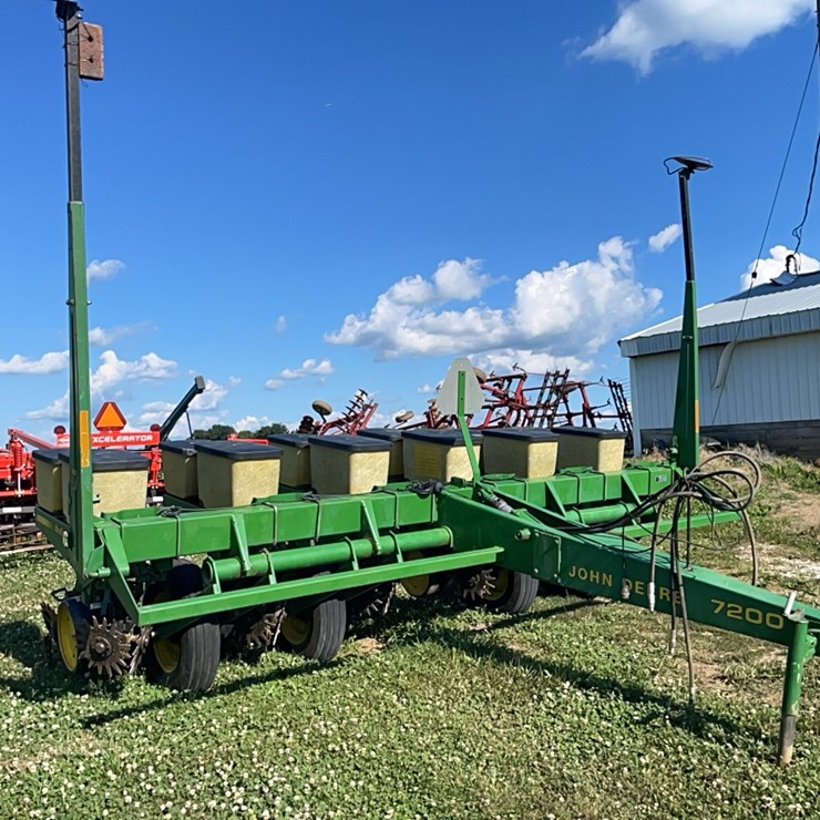 JOHN DEERE 7200