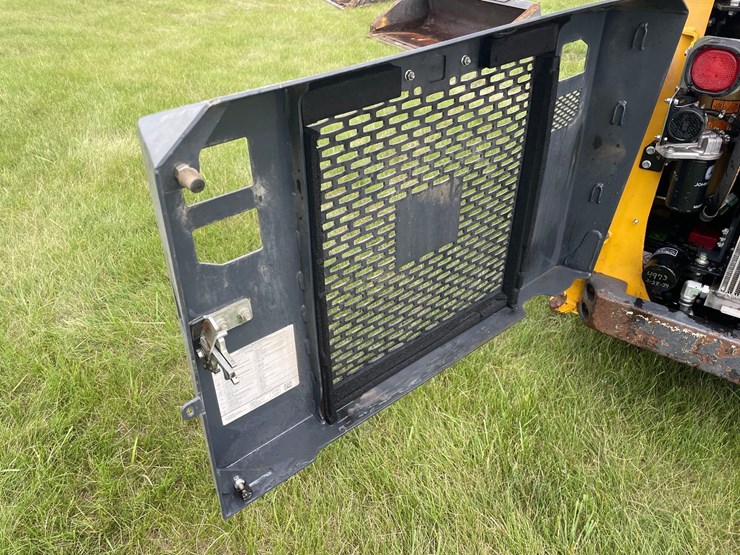 2019-deere-318g-image-25