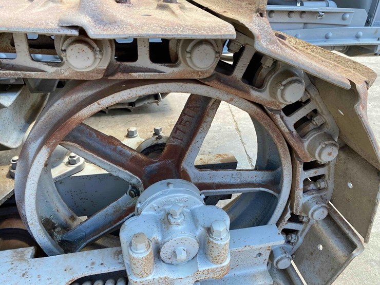 caterpillar-60-snow-crawler-tractor-image-19