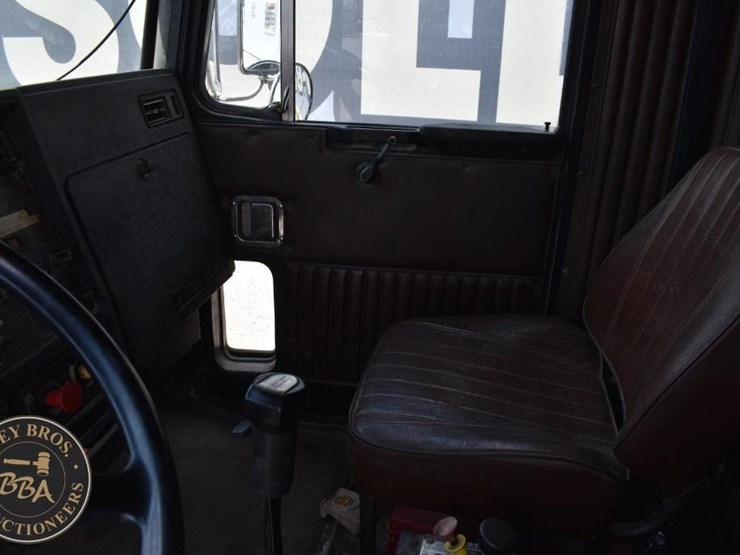 1990-kenworth-t800-image-11