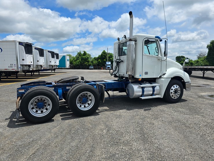 2020-freightliner-columbia-120-image-23