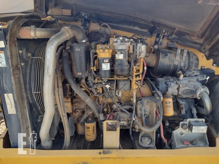 2017-caterpillar-tl1055d-image-25
