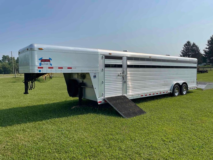2006-8’x28’-c&c-aluminum-livestock-trailer-image-3