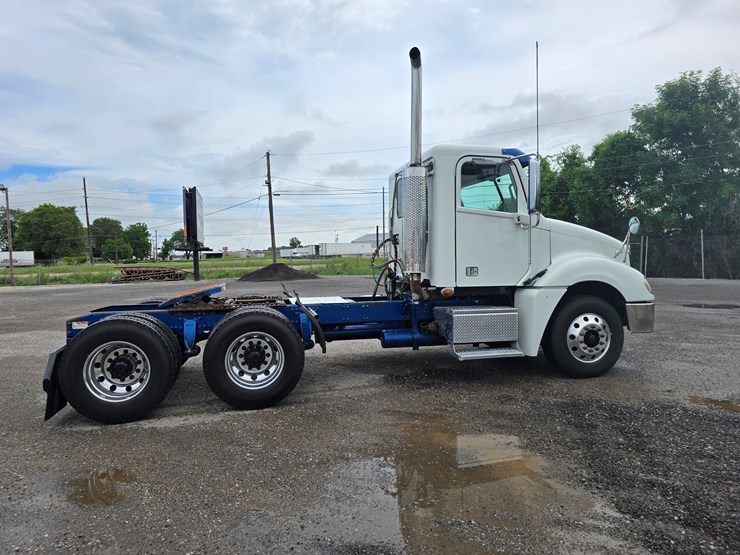 2018-freightliner-columbia-120-image-23