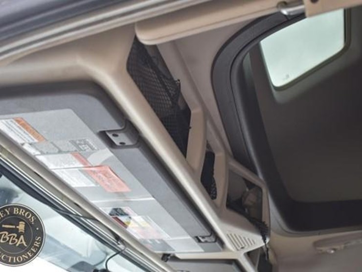 2014-volvo-vnl64t670-image-60