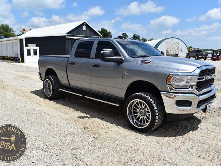 2024-ram-3500-hd-image-27