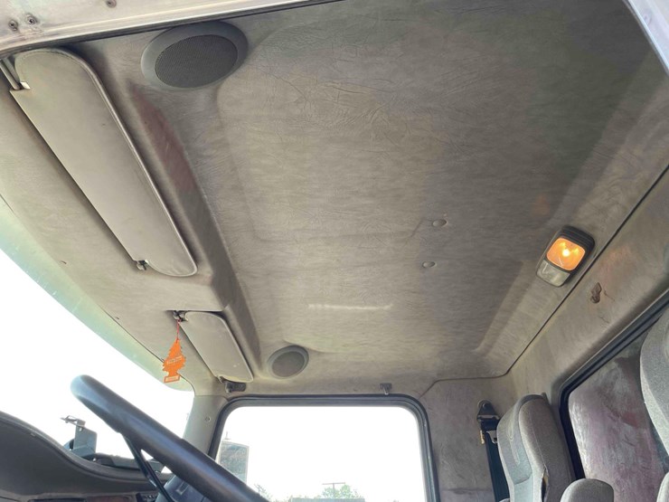 2004-kenworth-t300-single-axle-dump-truck-image-45