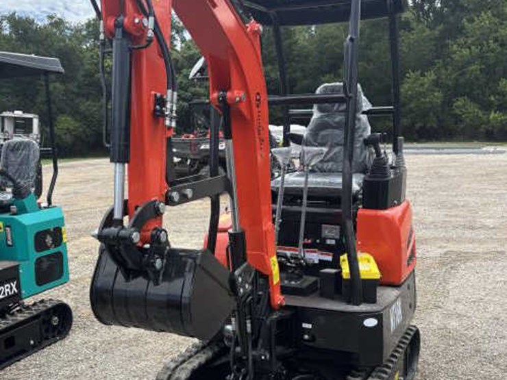 #111-•-cfg-industrial-mini-excavator---kubota-diesel-image-1