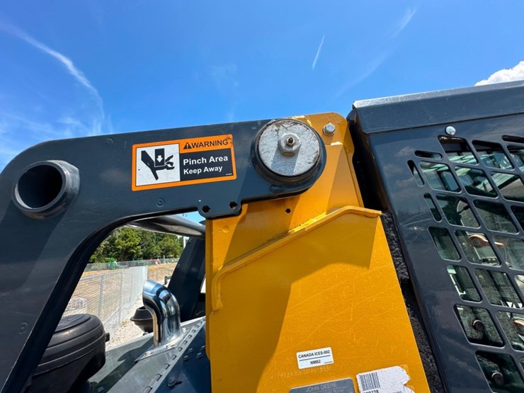 2021-deere-333g-image-19
