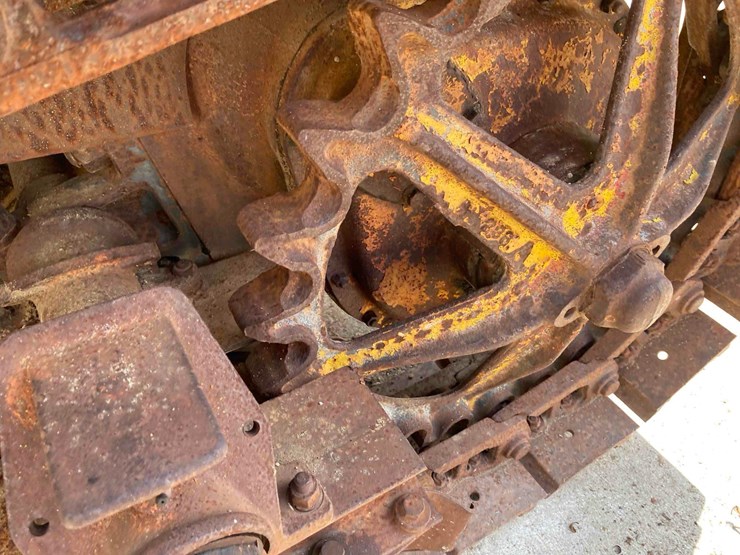 caterpillar-15-ag-crawler-tractor-image-18