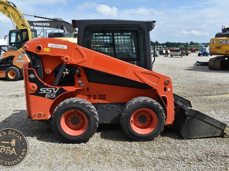 2020-kubota-ssv65-image-17