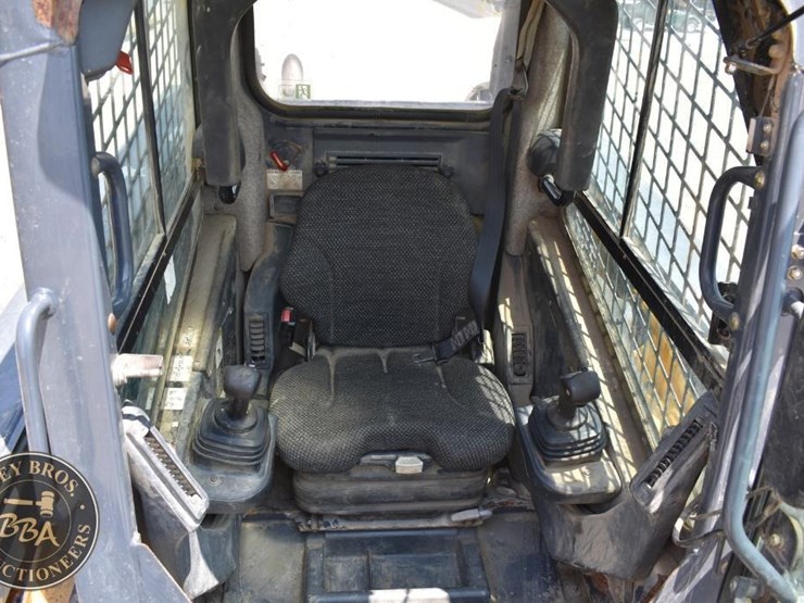 2012-deere-333d-image-18