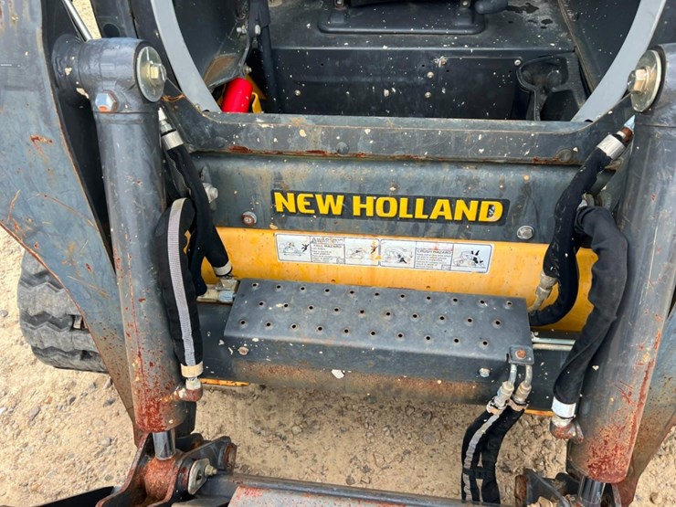 2021-new-holland-c327-image-10