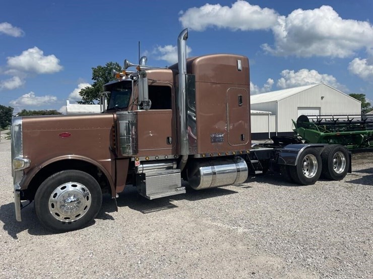 2007-peterbilt-388-image-1