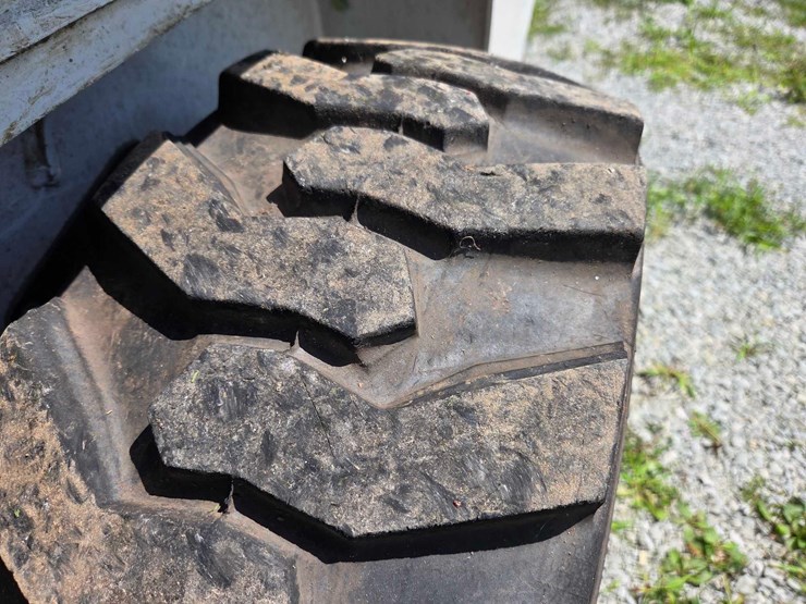 2015-bobcat-s450-skid-steer-image-23