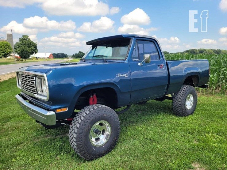 1977-dodge-power-wagon-image-1