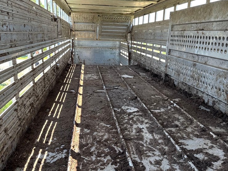 1981-wilson-livestock-trailer-image-20