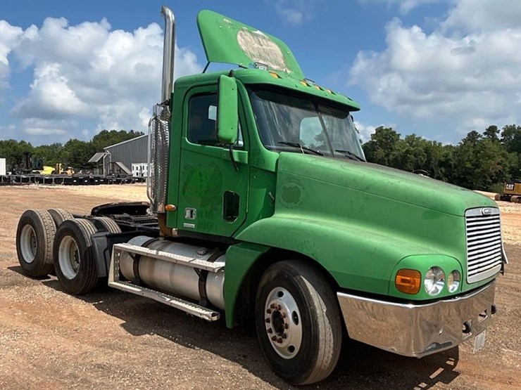 2001-freightliner-century-120-image-2
