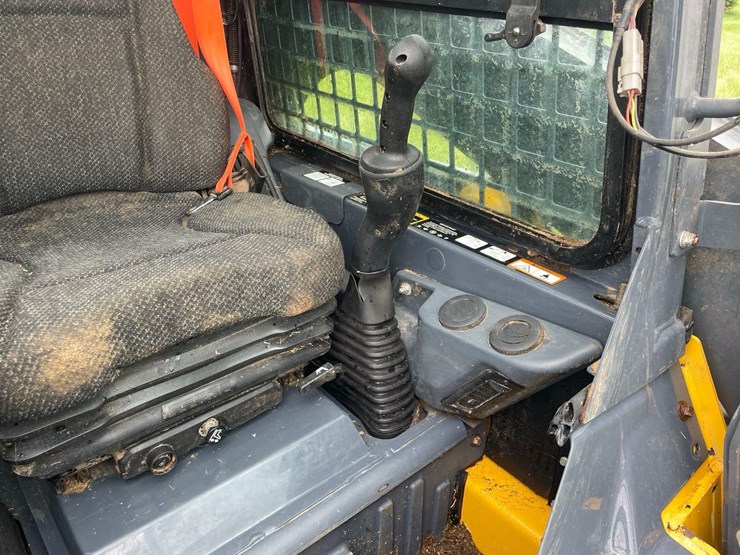 2019-deere-318g-image-39