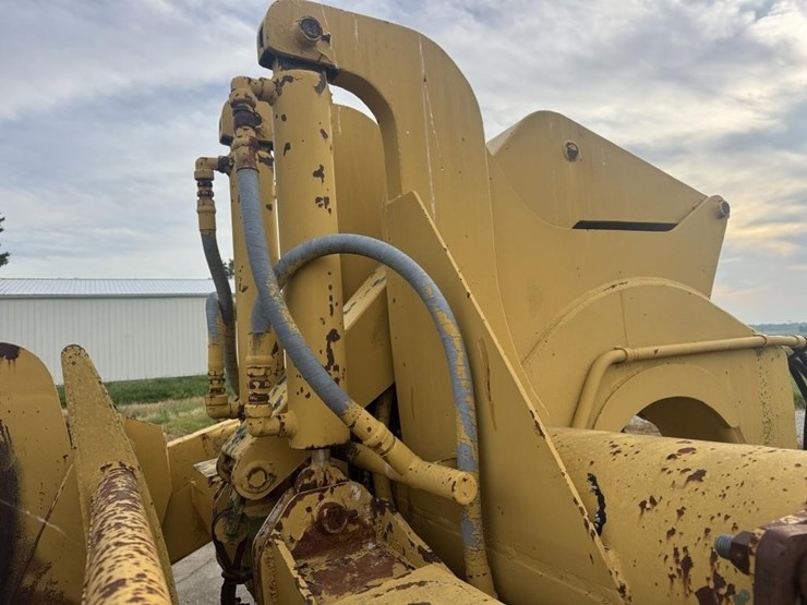 caterpillar-60-image-8