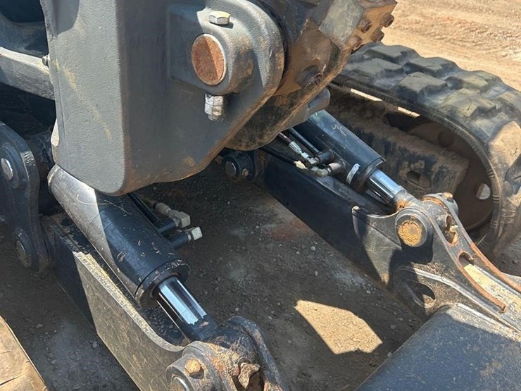 2021-bobcat-e85-image-11