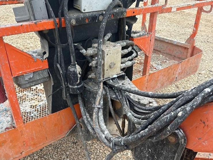 2014-jlg-660sj-image-13