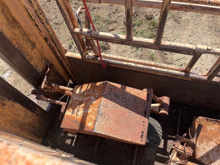 for-most-cattle-chute-image-15