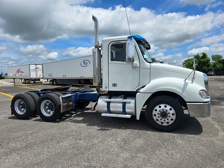 2020-freightliner-columbia-120-image-29
