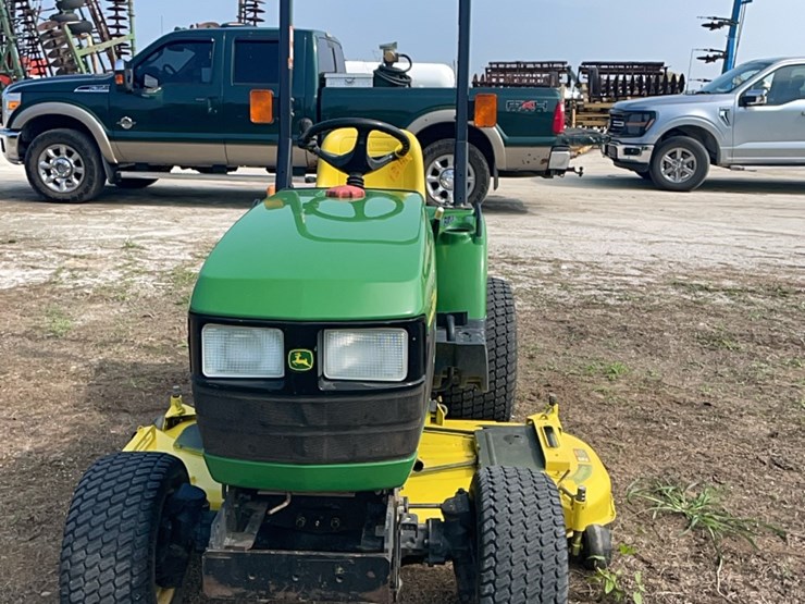 john-deere-2210-image-3