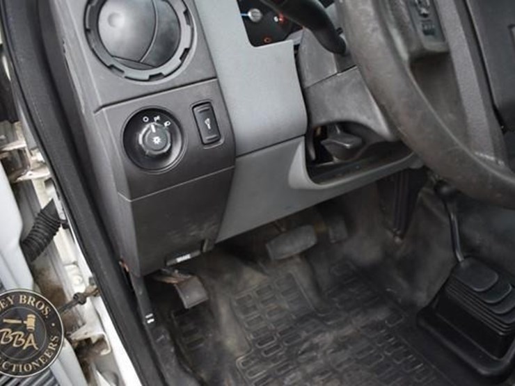 2013-ford-f550-image-31