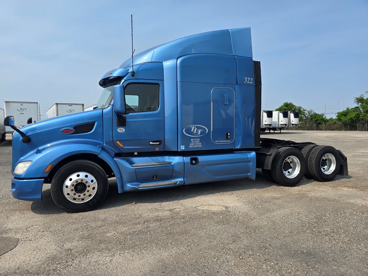 2019-peterbilt-579-image-7