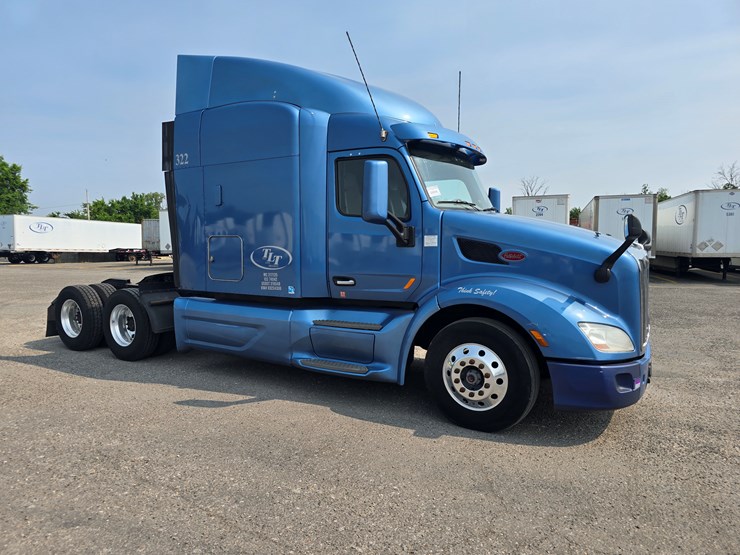 2019-peterbilt-579-image-36
