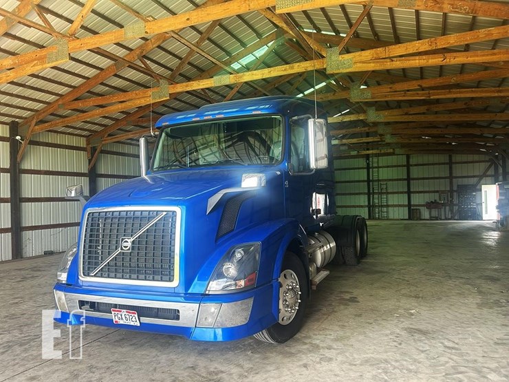 2007-volvo-vnl64t630-image-1