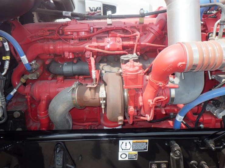 2023-peterbilt-389-image-15