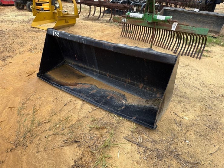 152---5'-bucket-for-tractor-image-2