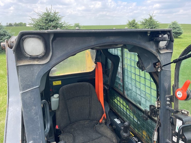 2019-deere-318g-image-50