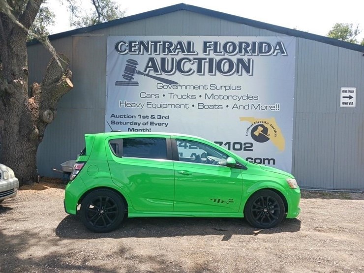 2017-chevrolet-sonic-runs/moves-premier-a-image-1