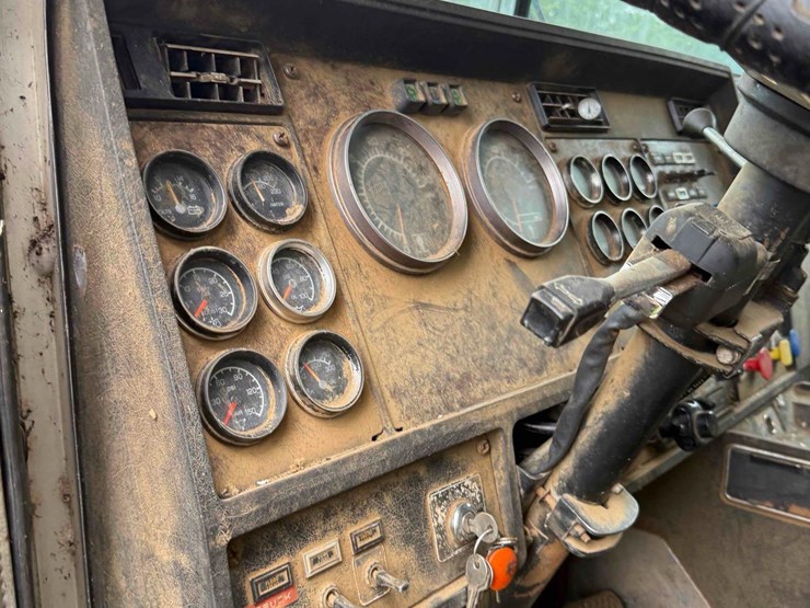 1983-kenworth-w900-image-45