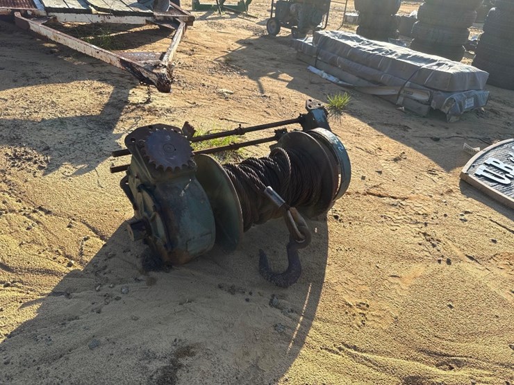 2235---braden-heavy-duty-winch-image-1