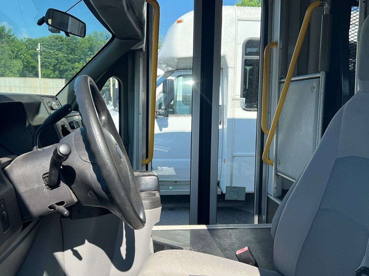 2016-ford-e450-image-8