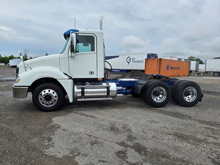 2018-freightliner-columbia-120-image-7