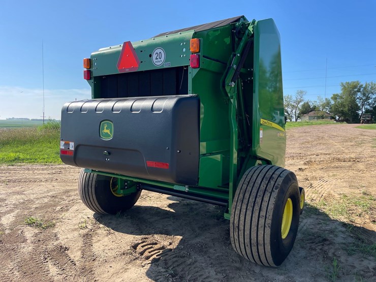 2023-john-deere-560m-image-3